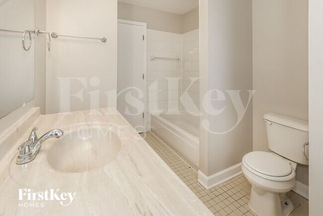 Building Photo - 124 S Chestnut Ln