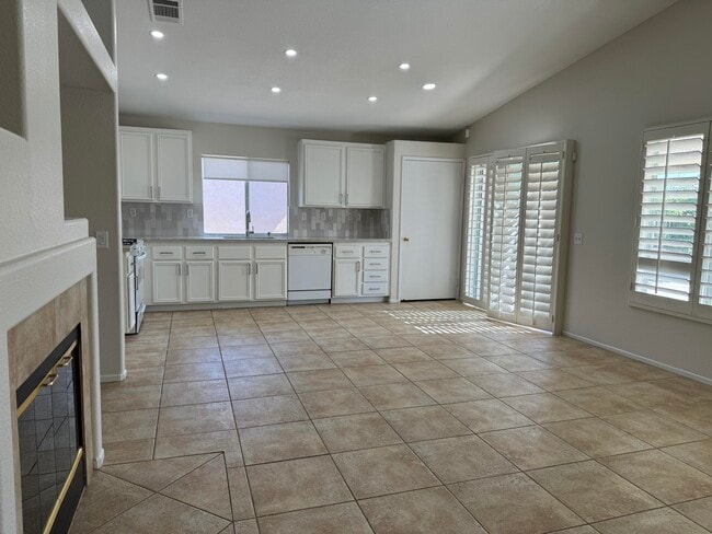 Building Photo - 49590 Lincoln Dr