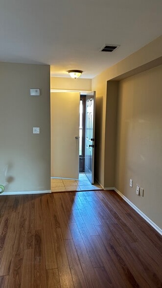 Building Photo - 30-13 Prospect St