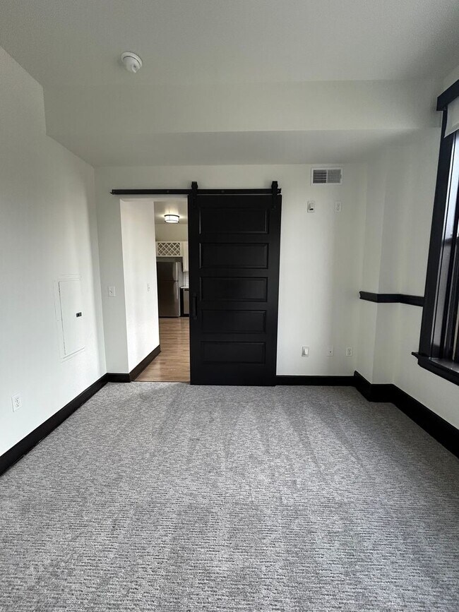 Building Photo - Sleek Downtown Living with a Modern Edge