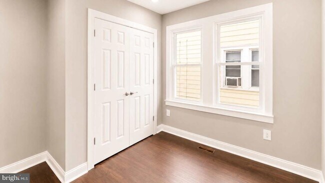 Building Photo - 209 Woodlawn Ave
