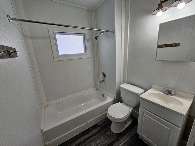 Building Photo - 3242 W 92nd St