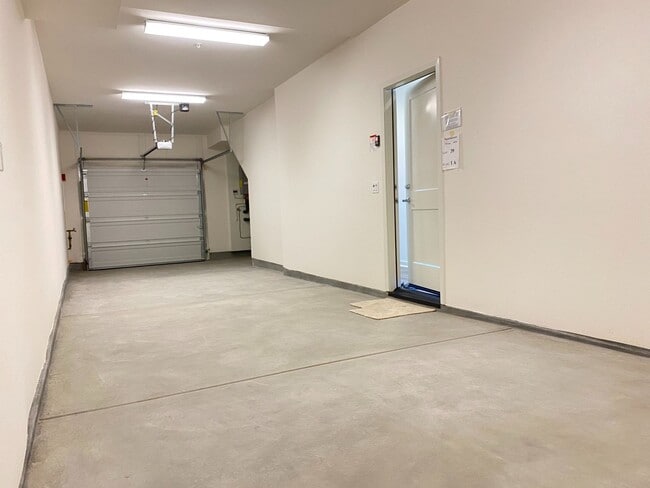 Building Photo - 2 BEDROOM HOME FOR LEASE IN IRVINE
