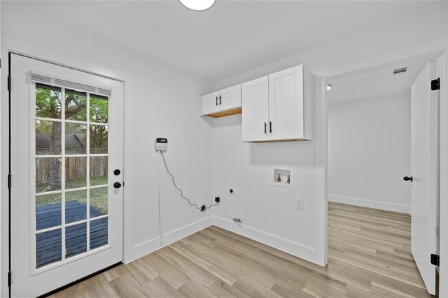 Building Photo - 5809 Cherry Creek Dr