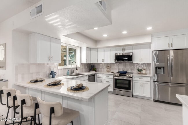 Building Photo - 26007 S Cedarcrest Dr