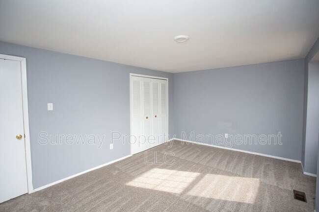 Building Photo - 16 Radnor Ct