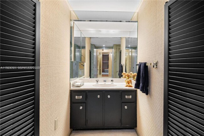 Building Photo - 11111 Biscayne Blvd