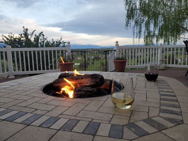 Building Photo - Kalispell Home with stunning mountain views
