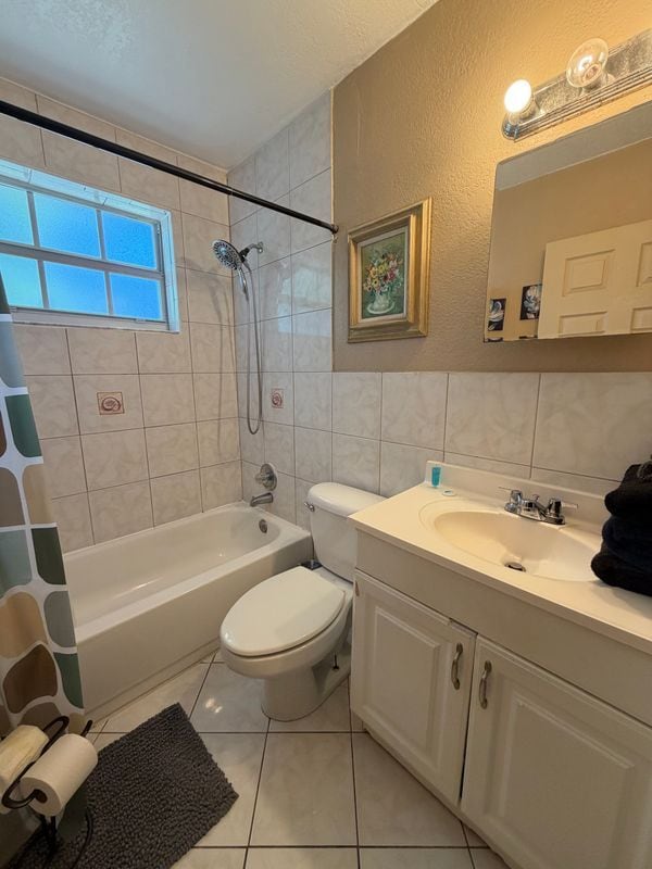 Building Photo - 212 SW 2nd Terrace