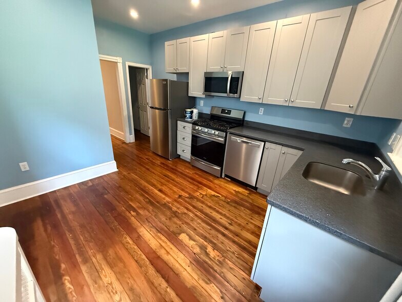 Building Photo - 5271 Ridge Ave