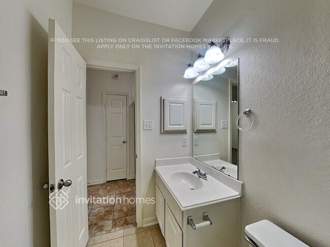 Building Photo - 17247 Marquette Point Ln