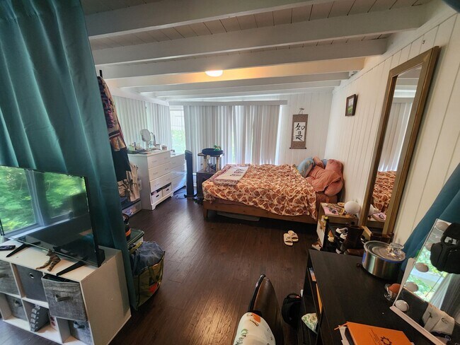Building Photo - 4 bedroom house available near UF campus