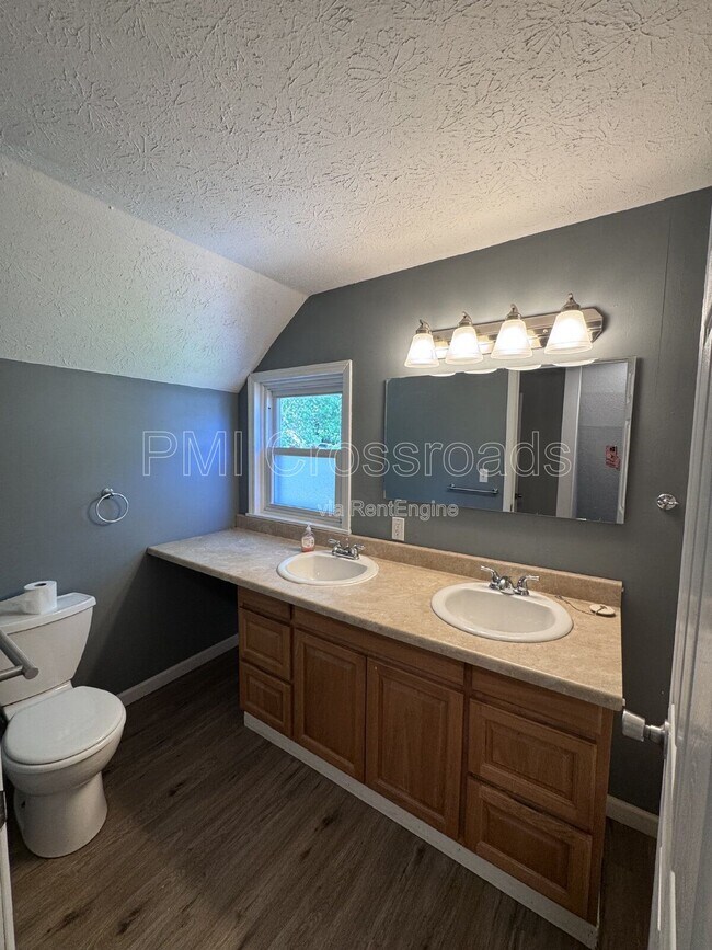 Building Photo - 2876 Hudson Dr