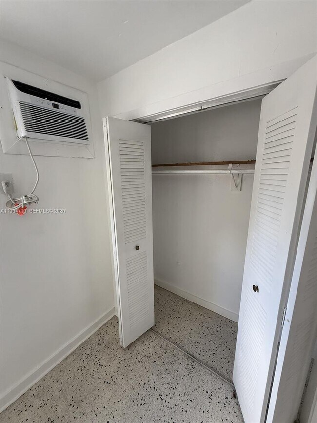 Building Photo - 926 NW 5th St