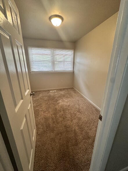 Building Photo - 717 73rd St