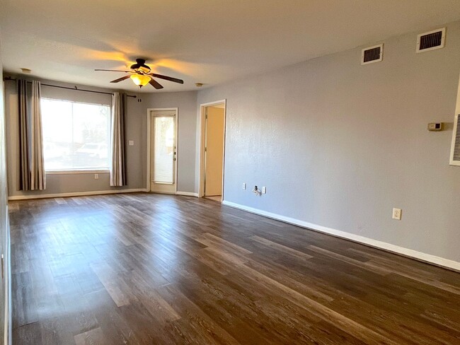 Building Photo - JULY 2025 MOVE IN Spacious 4 Bedroom 4 Bat...