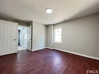 Building Photo - 2 Bedroom Single Family Residential or Office