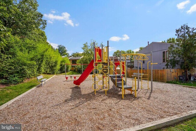 Building Photo - 6351 Rockshire St