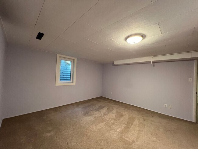 Building Photo - Charming 4BED/2 BATH Brick Ranch Home in L...