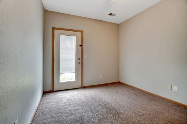 Building Photo - 1115 N Byrne Rd