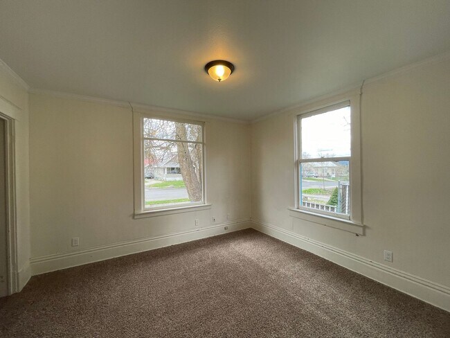 Building Photo - Northside 2 story