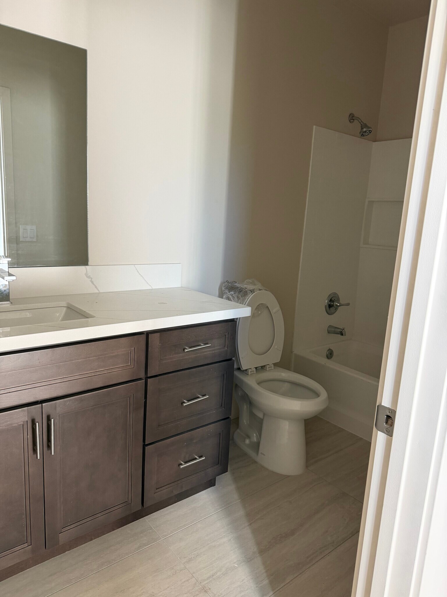 Building Photo - 701 E Elm St