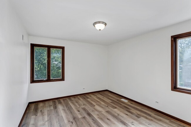 Building Photo - 31 Green Oaks Dr