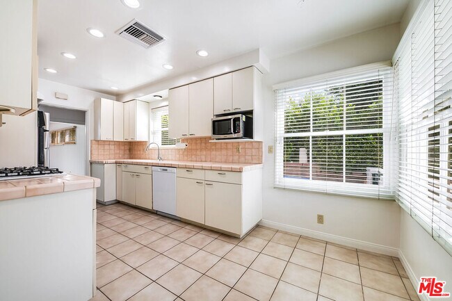 Building Photo - 11889 Tiara St