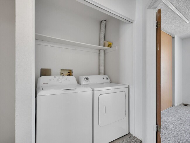 Building Photo - $1,795 // 2-Bed 1-Bath Charming Rowhome in...