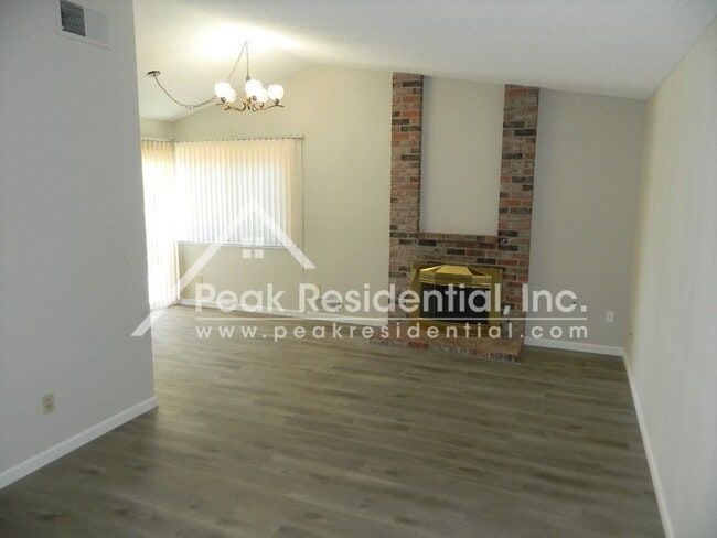 Building Photo - Very Nice 3 bd/2ba Elk Grove Home with 2 C...
