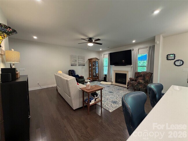 Building Photo - 163 Beacon Dr