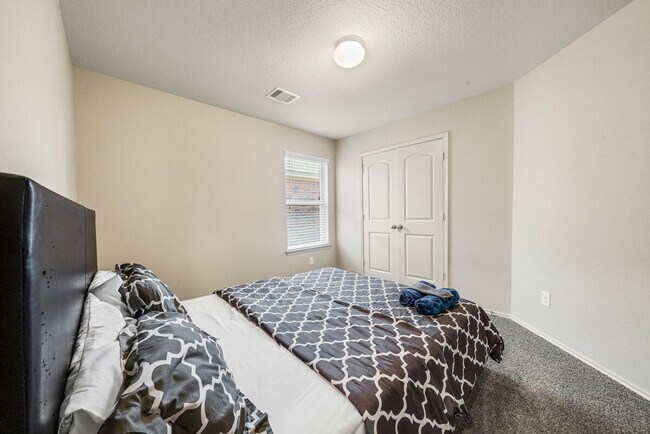 Building Photo - 1345 Lariat Rdg Trl