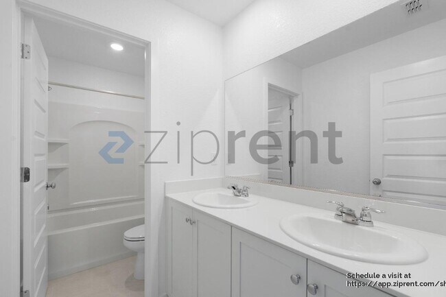 Building Photo - 10365 Bayson Wy