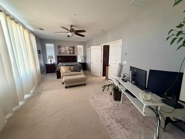 Building Photo - Amazing 3/3 + Office (Natomas)!  Please see ad below for viewings!