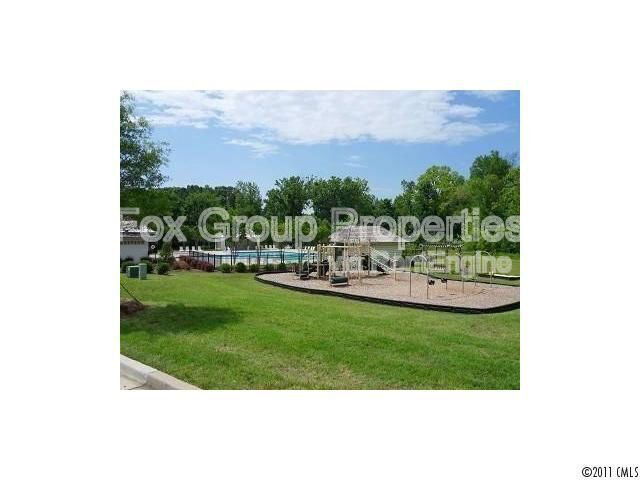 Building Photo - 12129 Memory Ln