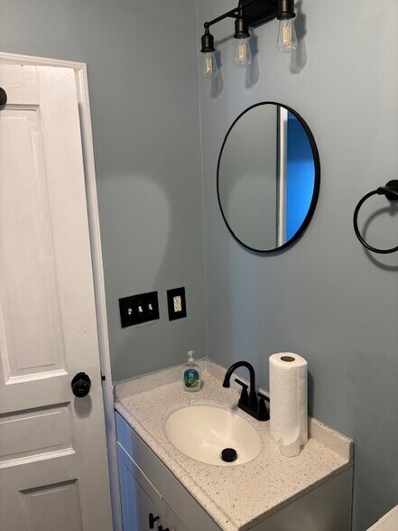 Building Photo - 1422 N Conestoga St