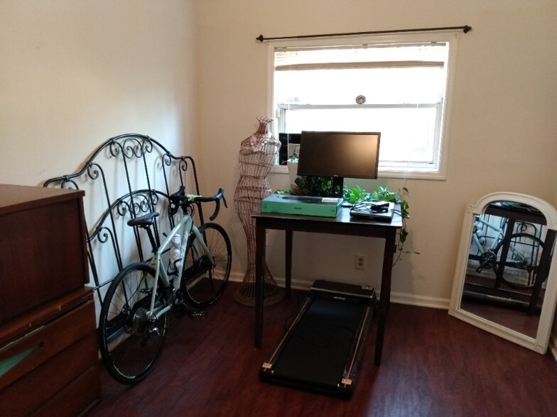 Building Photo - 188 Lake Dr