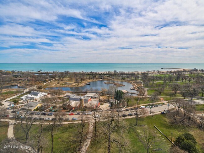 Building Photo - 1850 N Clark St