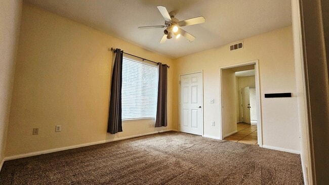 Building Photo - 2 Bed and 2 full Bathrooms Condo for Rent