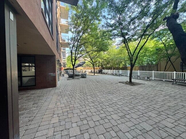 Building Photo - 659 1st St