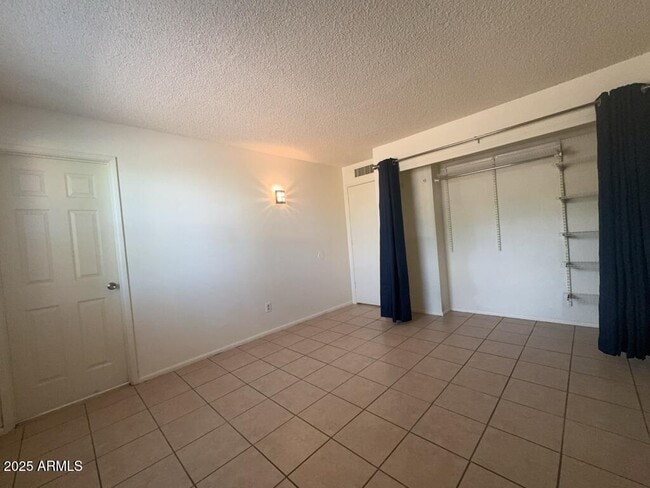 Building Photo - 5030 E Evergreen Dr