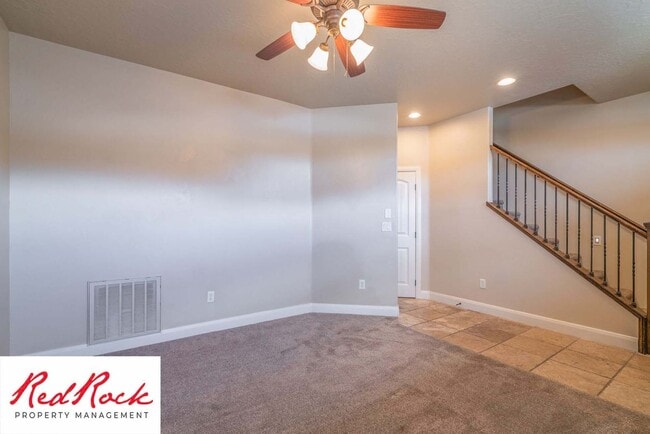 Building Photo - Beautiful Southgate Townhome!