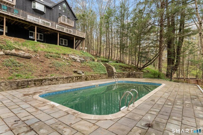 Building Photo - 25 Hillside Dr