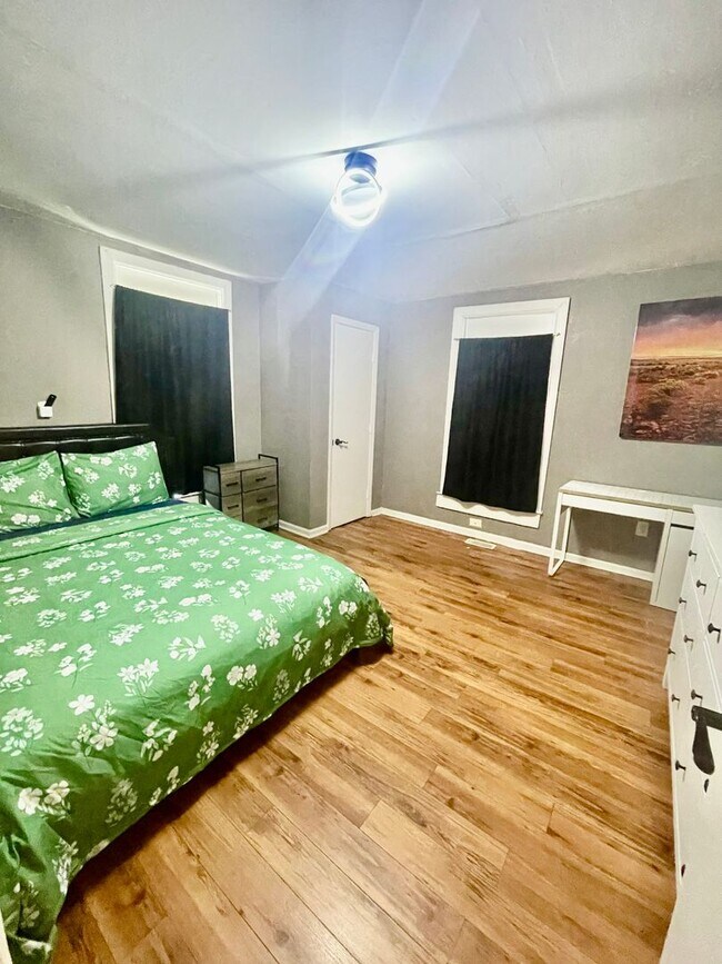 Building Photo - Welcome to this charming 3-bedroom, 1-bath...