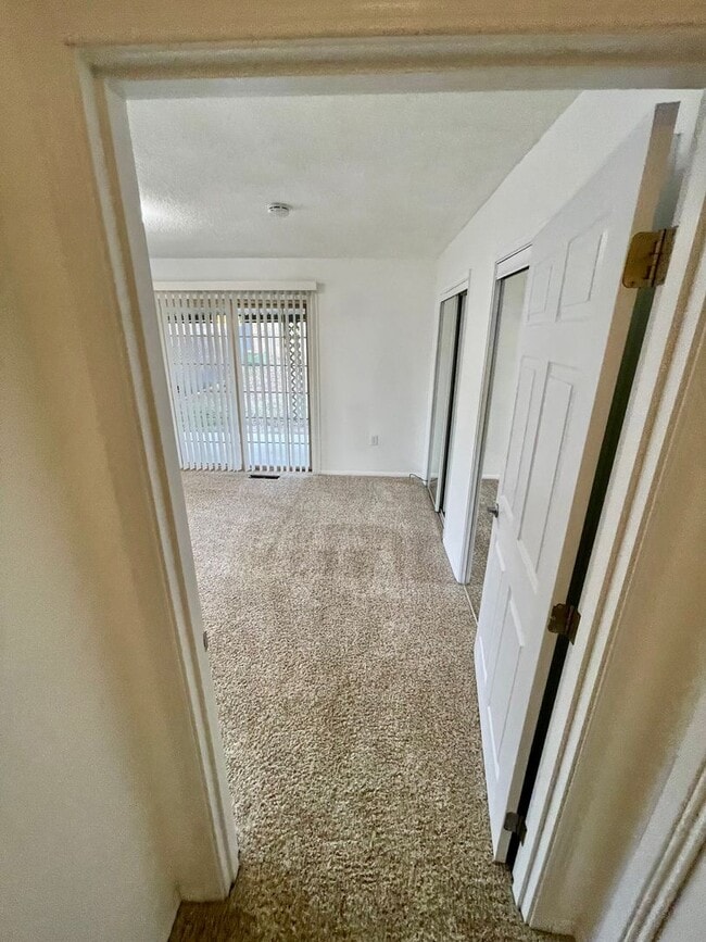 Building Photo - 3 Bedroom, 2 bath home in Sunset Village