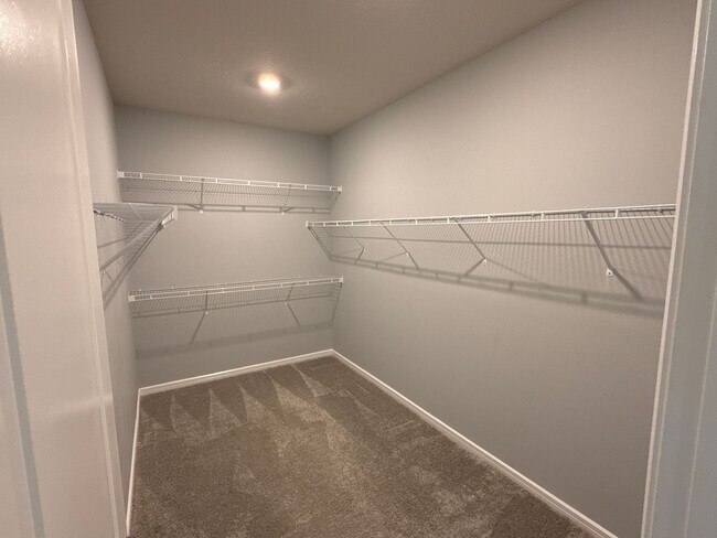 Building Photo - 12970 Brookside Moss Dr