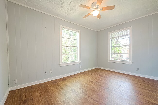 Building Photo - Affordable spacious 4bed/2bath single-fami...