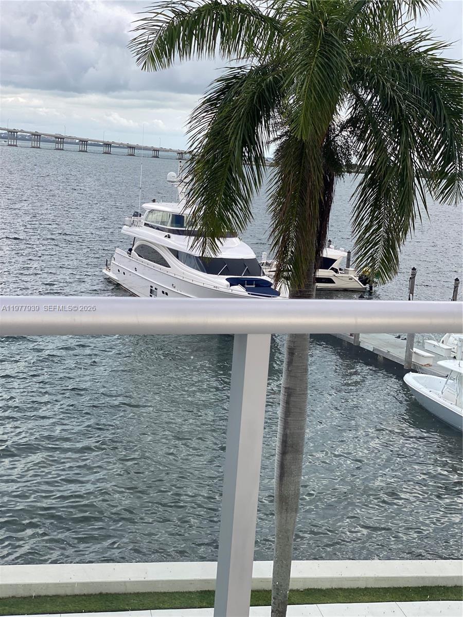 Building Photo - 1541 Brickell Ave