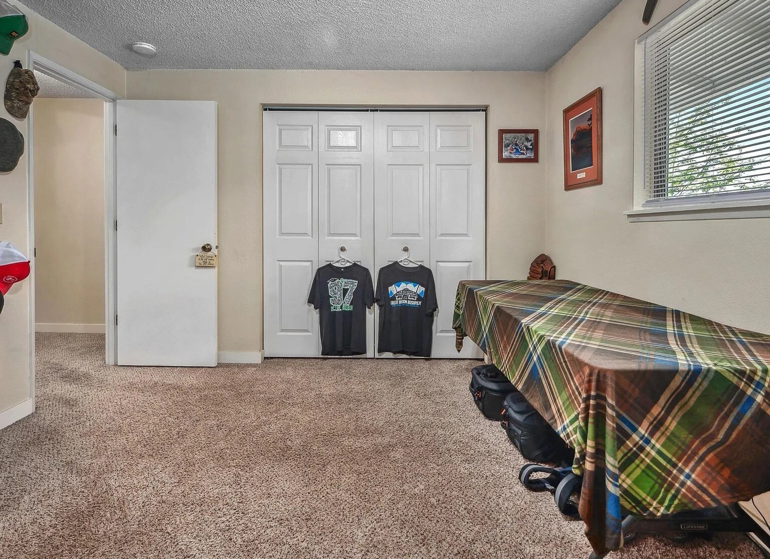 Building Photo - 208 SW Wallula Ave