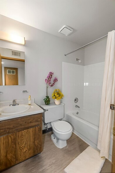 Building Photo - Maryville Gardens III